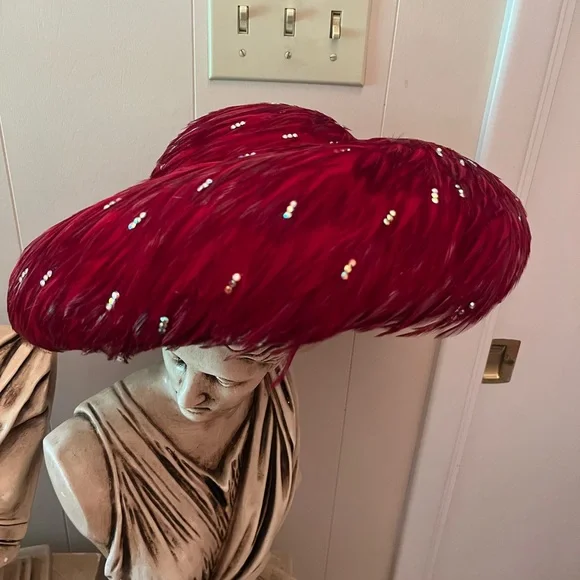 Elegant deep fushia Feathered Women's Hat - Picture 2 of 4